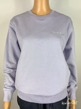 Lade das Bild in den Galerie-Viewer, inselverliebt Basic Sweater in Lavendel