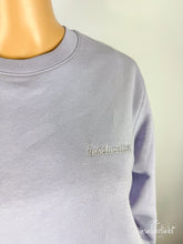 Lade das Bild in den Galerie-Viewer, inselverliebt Basic Sweater in Lavendel