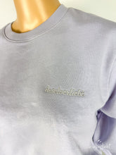 Lade das Bild in den Galerie-Viewer, inselverliebt Basic Sweater in Lavendel