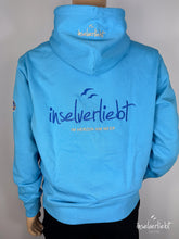 Lade das Bild in den Galerie-Viewer, inselverliebt Hoodie &quot;Im Herzen am Meer&quot; - hellblau