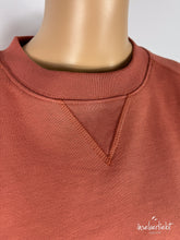 Lade das Bild in den Galerie-Viewer, inselverliebt Raglan Sweater in braun