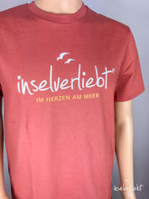 Lade das Bild in den Galerie-Viewer, inselverliebt Shirt &quot;Im Herzen am Meer&quot; - braun